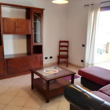 Bright Three-room On The Ground Floor 아파트 *